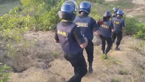 ঝোপে অভিযান চালিয়ে এয়ারগান উদ্ধার